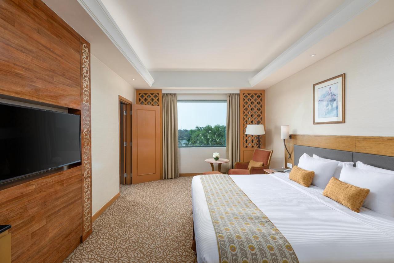 Sedona Hotel Yangon Bagian luar foto