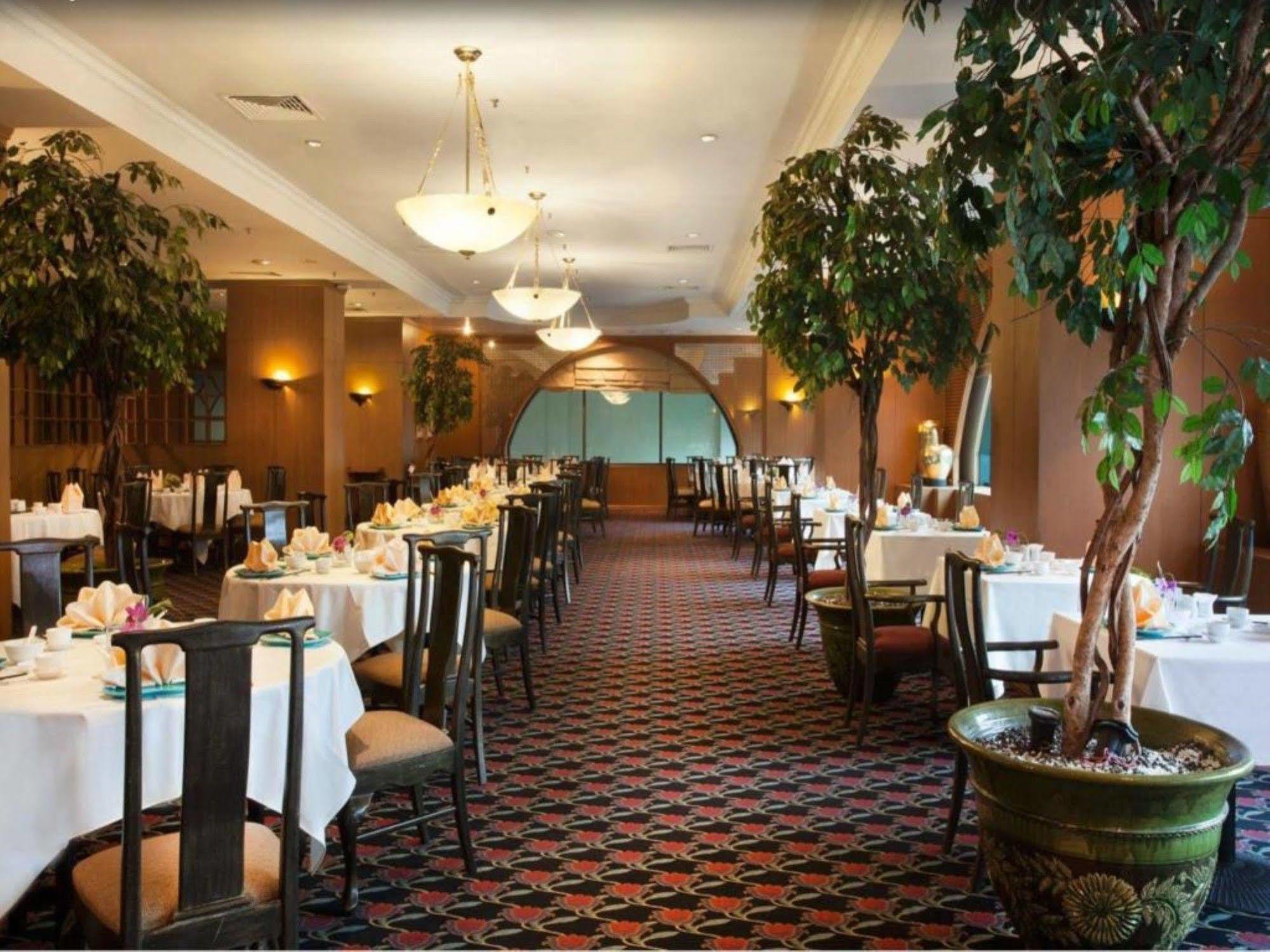 Sedona Hotel Yangon Bagian luar foto